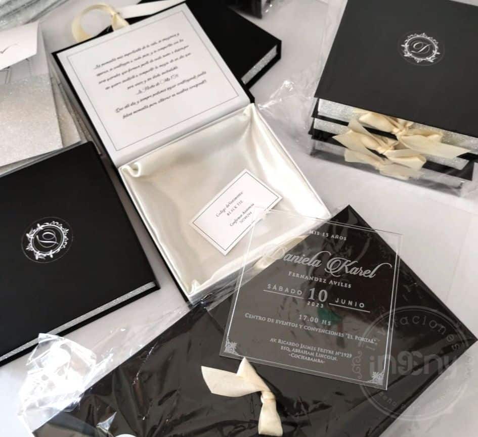 Invitacion ACRILICO Grabado blanco con caja